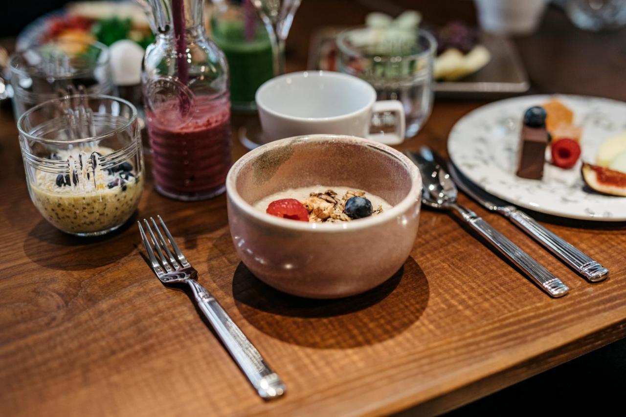 Solo Sokos Hotel Torni هلسنكي المظهر الخارجي الصورة A bowl of muesli with fruit