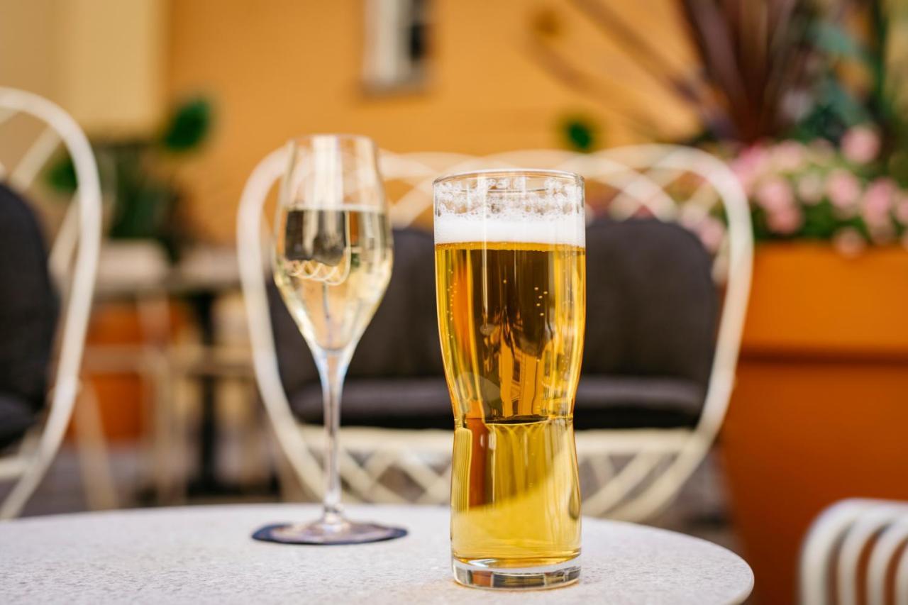 Solo Sokos Hotel Torni هلسنكي المظهر الخارجي الصورة A glass of beer
