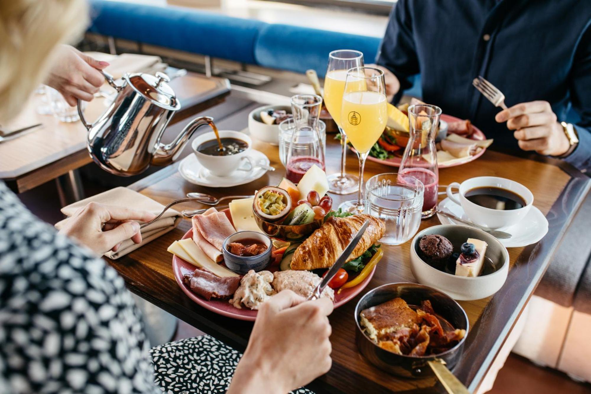 Solo Sokos Hotel Torni هلسنكي المظهر الخارجي الصورة A brunch at a restaurant